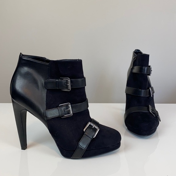 Sam & Libby Black Heel Buckle Ankle Booties Size 8 - Picture 1 of 16
